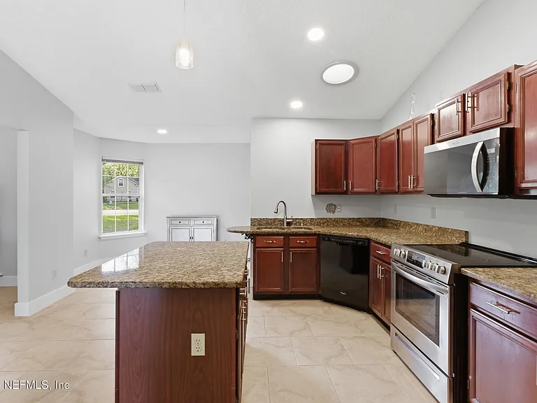 421 Chicopee Ct — Photo 20
