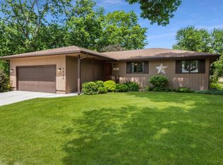 4220 Parkview Dr, Urbandale, IA 50322