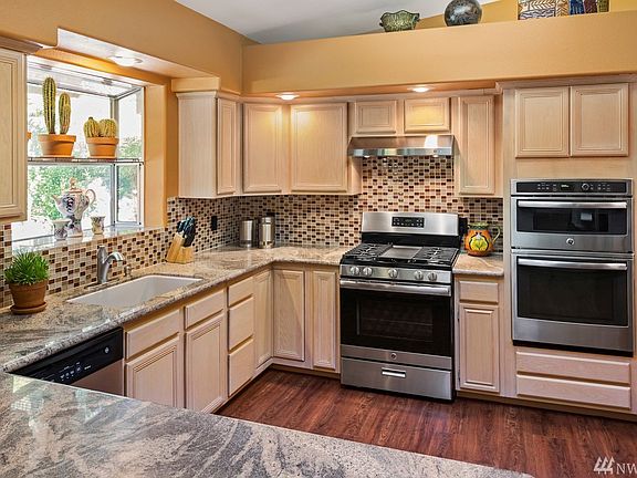 5th image of 15509 134th St Ct N