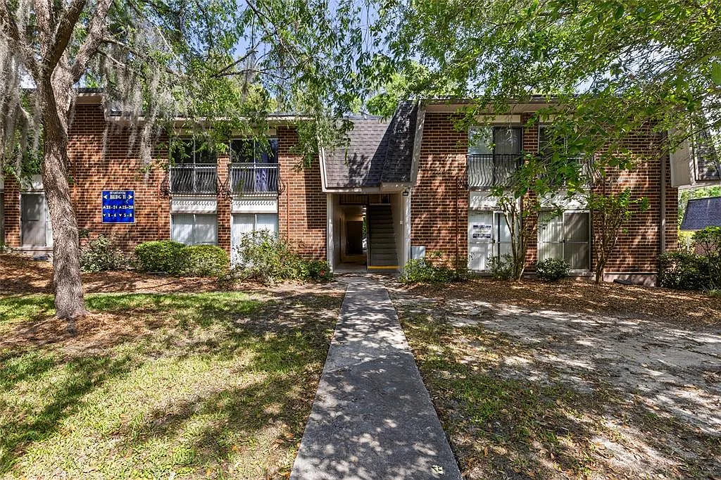 Photo 2 of 17 - 1700 SW 16th Ct #B28 - Gainesville, FL Building Photo - 1700 SW 16th Ct #B28