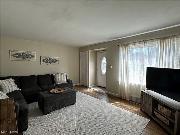 3rd image of 1635 Curry Dr