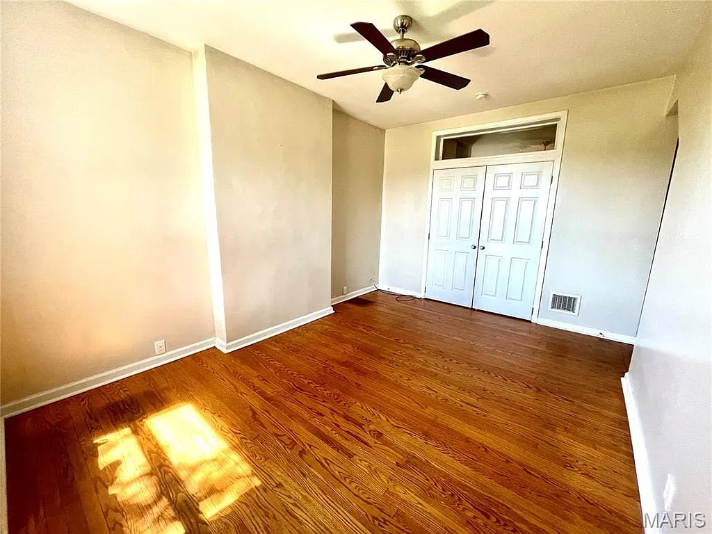 2 bed, 1.0 bath, 890 sqft, $1,350 — Photo 1