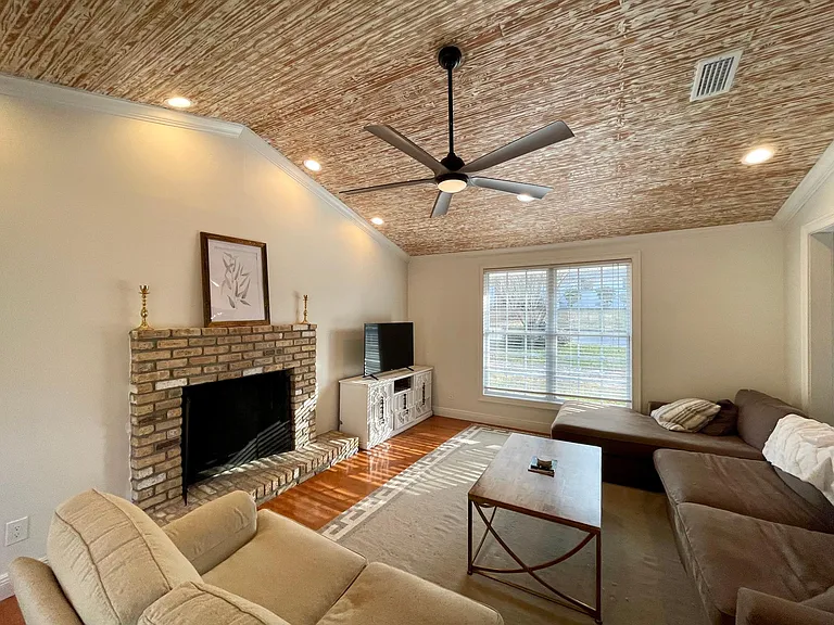 1311 Pickens Ave — Photo 3