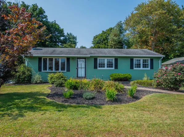 90 Dana Lane, Meriden, CT 06451