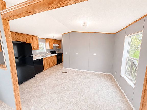 2nd image of 6 Prairieview #6