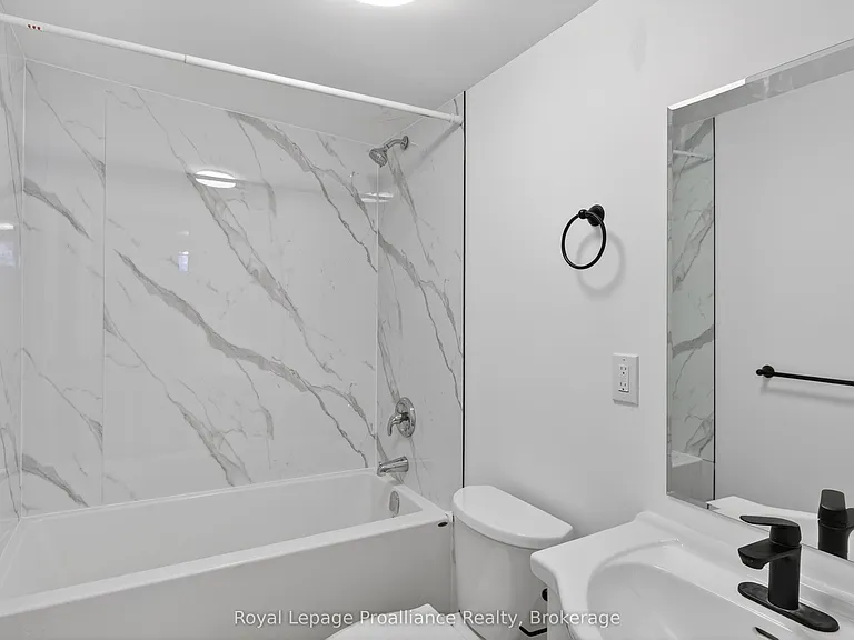 171 Hazlitt St #5 — Photo 8