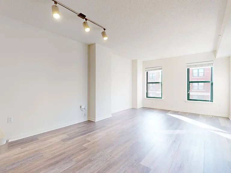 1301 Thomas Circle — Photo 49