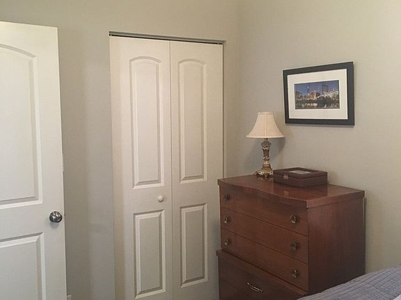 3rd image of 853 N Hermitage Ave APT 1R