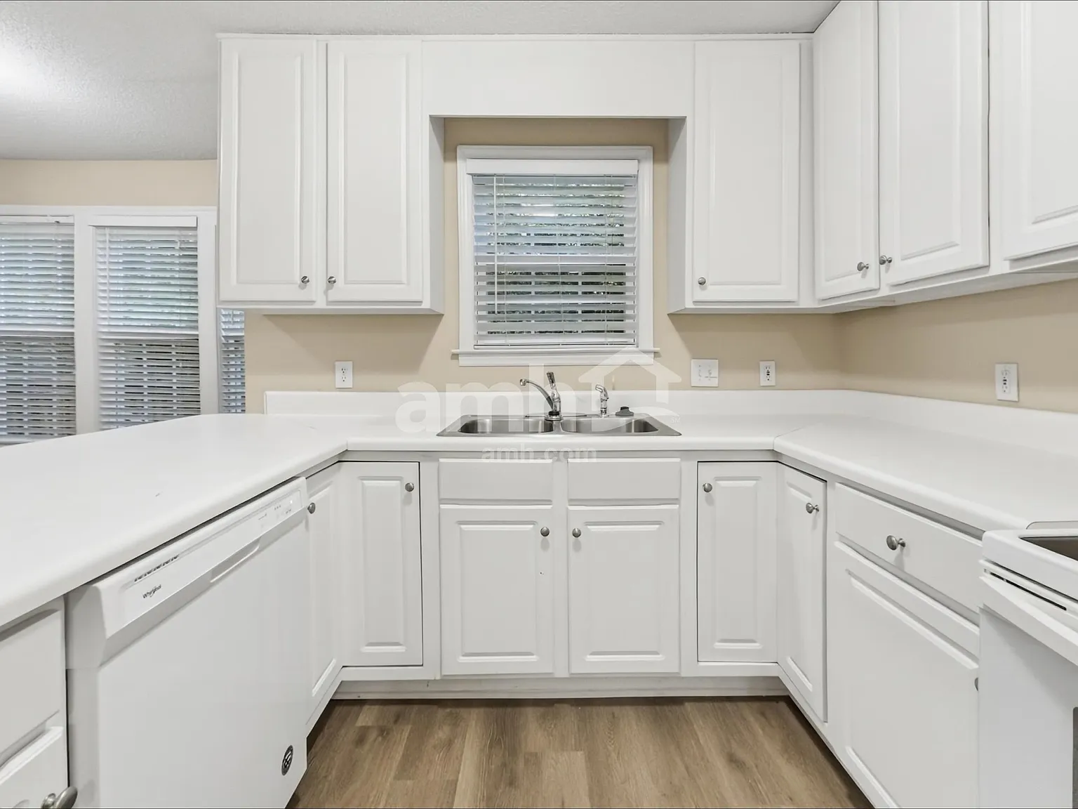3 bed, 2.5 bath, 1605 sqft, $1,885 — Photo 3