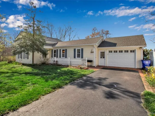 1559 Lake Rd, Youngstown, NY 14174