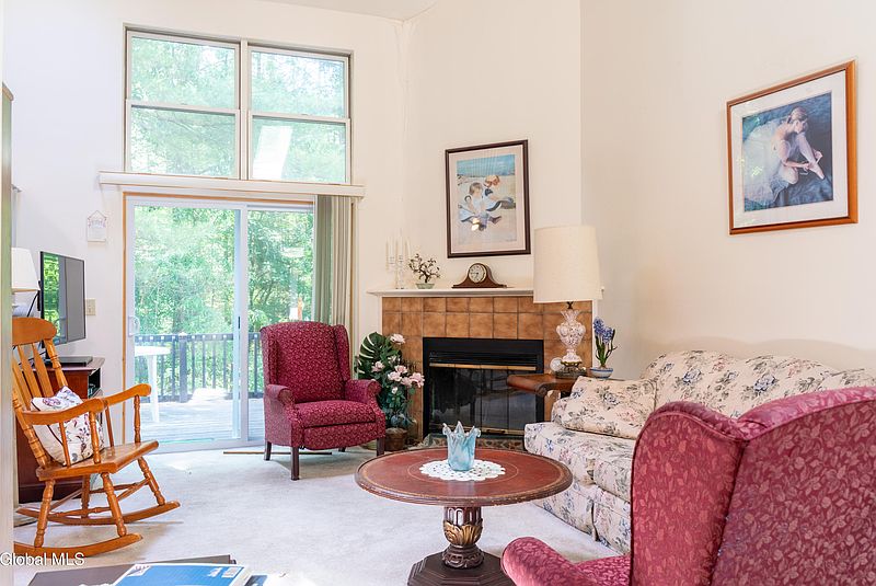 5th image of 210 Thimbleberry Road