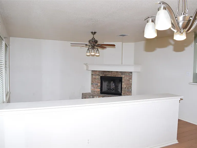 2418 Willow Way — Photo 10