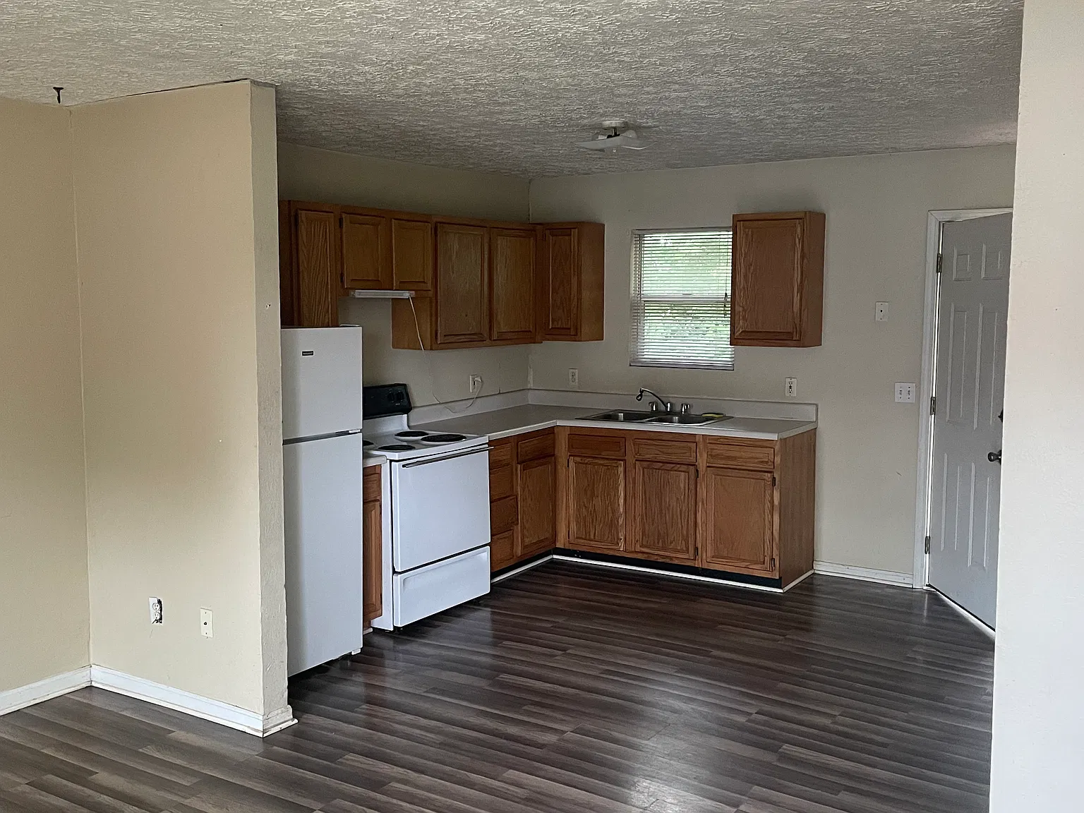 2 bed, 750 sqft, $750 — Photo 1