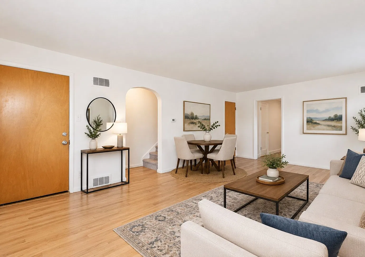 Charming vintage style two-bedroom apartment home + Private Garage in the Heart of Greeley! — Photo 2