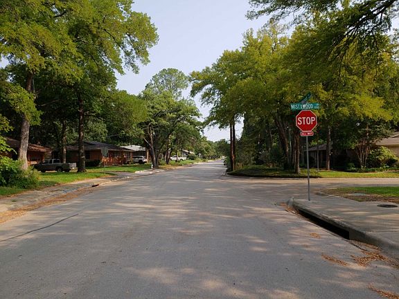5th image of 2411 Glenwood Ln