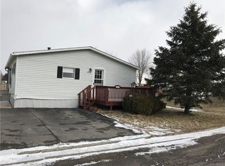 326 Evergreen Dr, Lockport, NY 14094