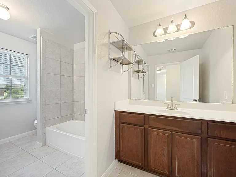 1608 Persimmon Dr — Photo 22