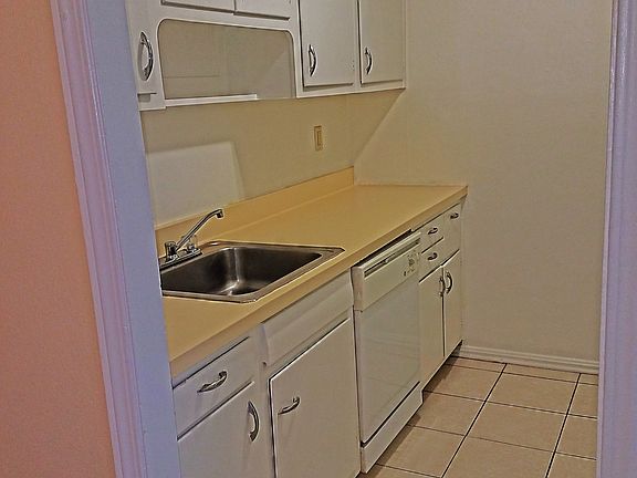5th image of 15715 Van Aken Blvd #1