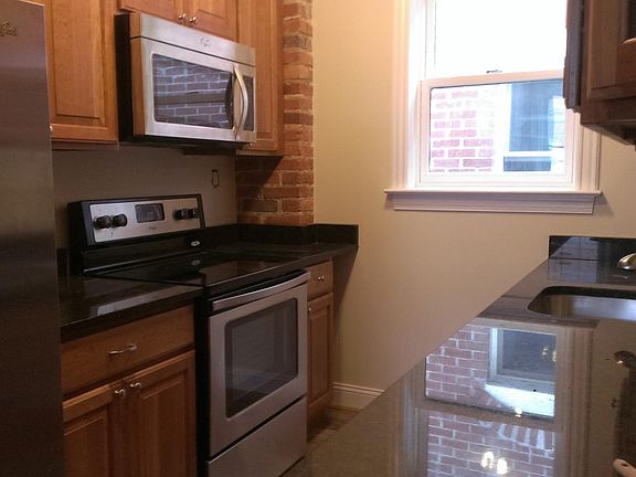 5th image of 104 N Fayette St