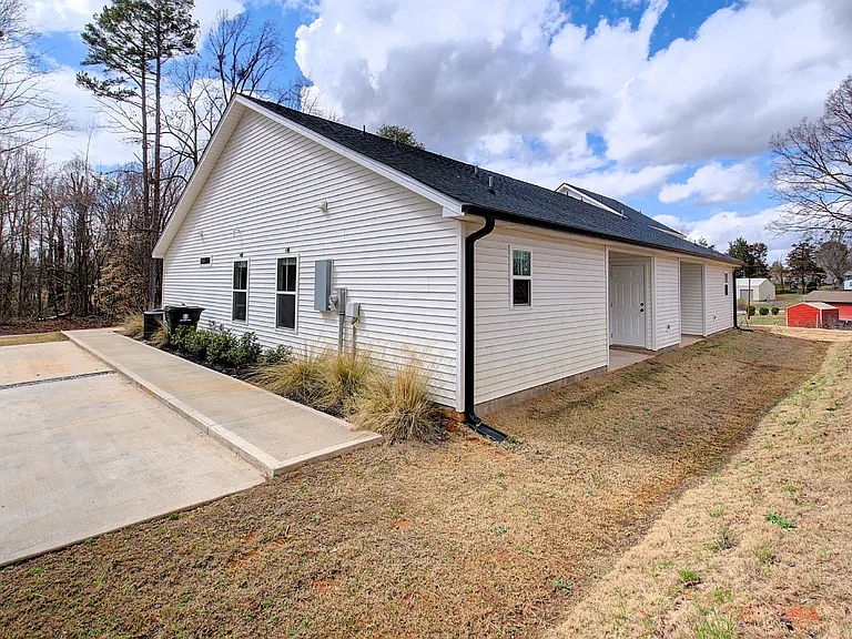 124 Kennedy Rd #A — Photo 2