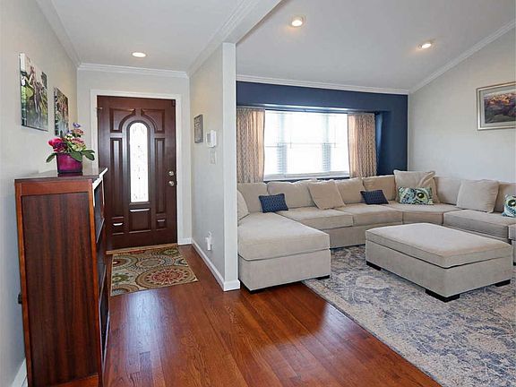 3rd image of 84 Lockwood Ave
