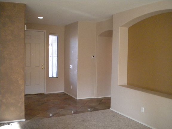 5th image of 223 W Elmwood Pl