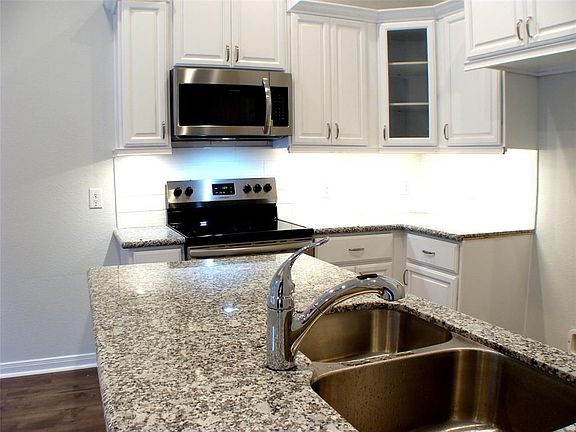 3rd image of 16725 Stonefield