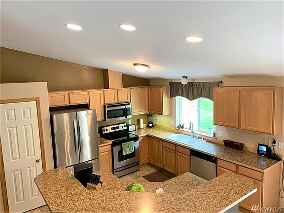 4th image of 185 Scenic Ln