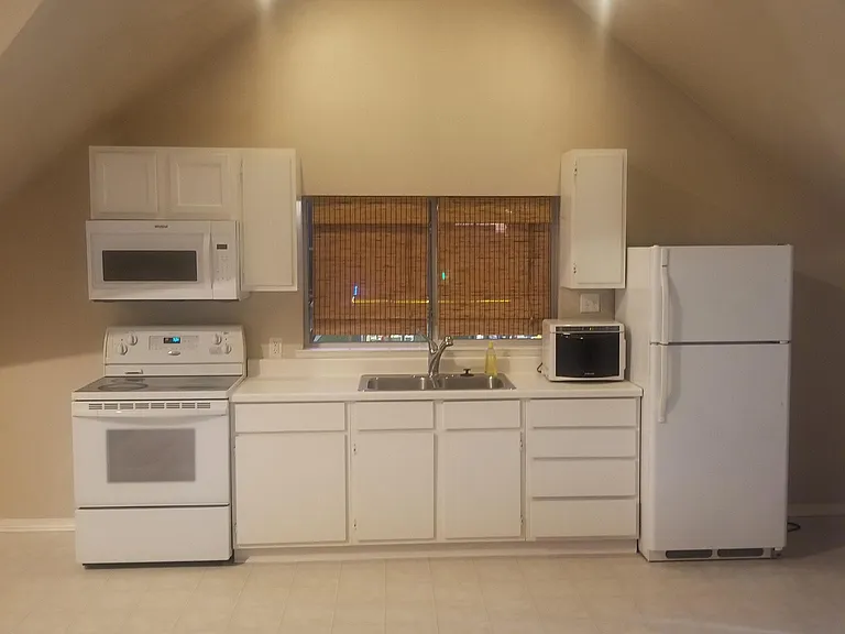 6920 Hillcrest Ave — Photo 8