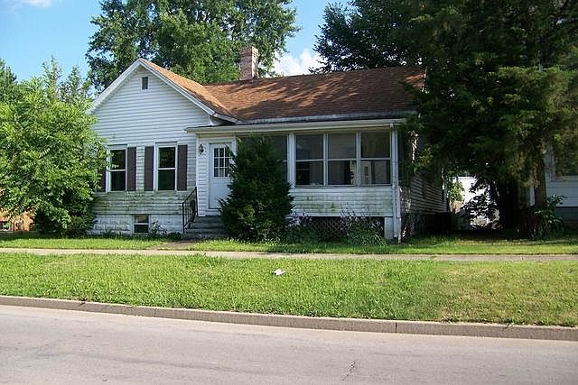 1st image of 311 W Oak St