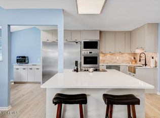 8 Newbury Ct, Jackson, NJ 08527