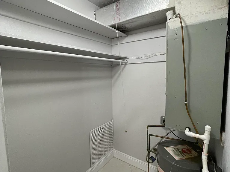 1708 NE 20th Ave #3 — Photo 5