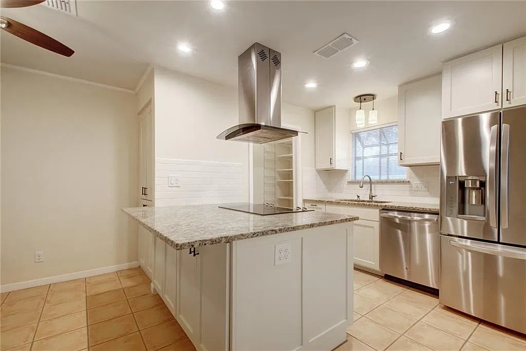2 bed, 929 sqft, $1,850 — Photo 2