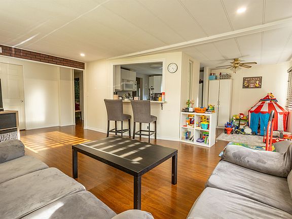 4th image of 1844 Reeves Pl