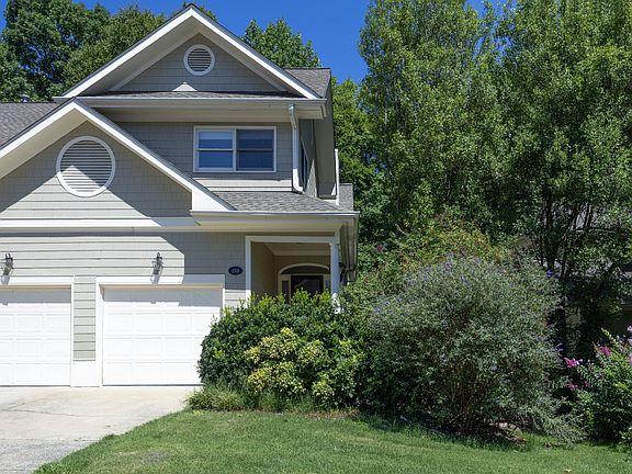 2nd image of 208 Columbia Pl W
