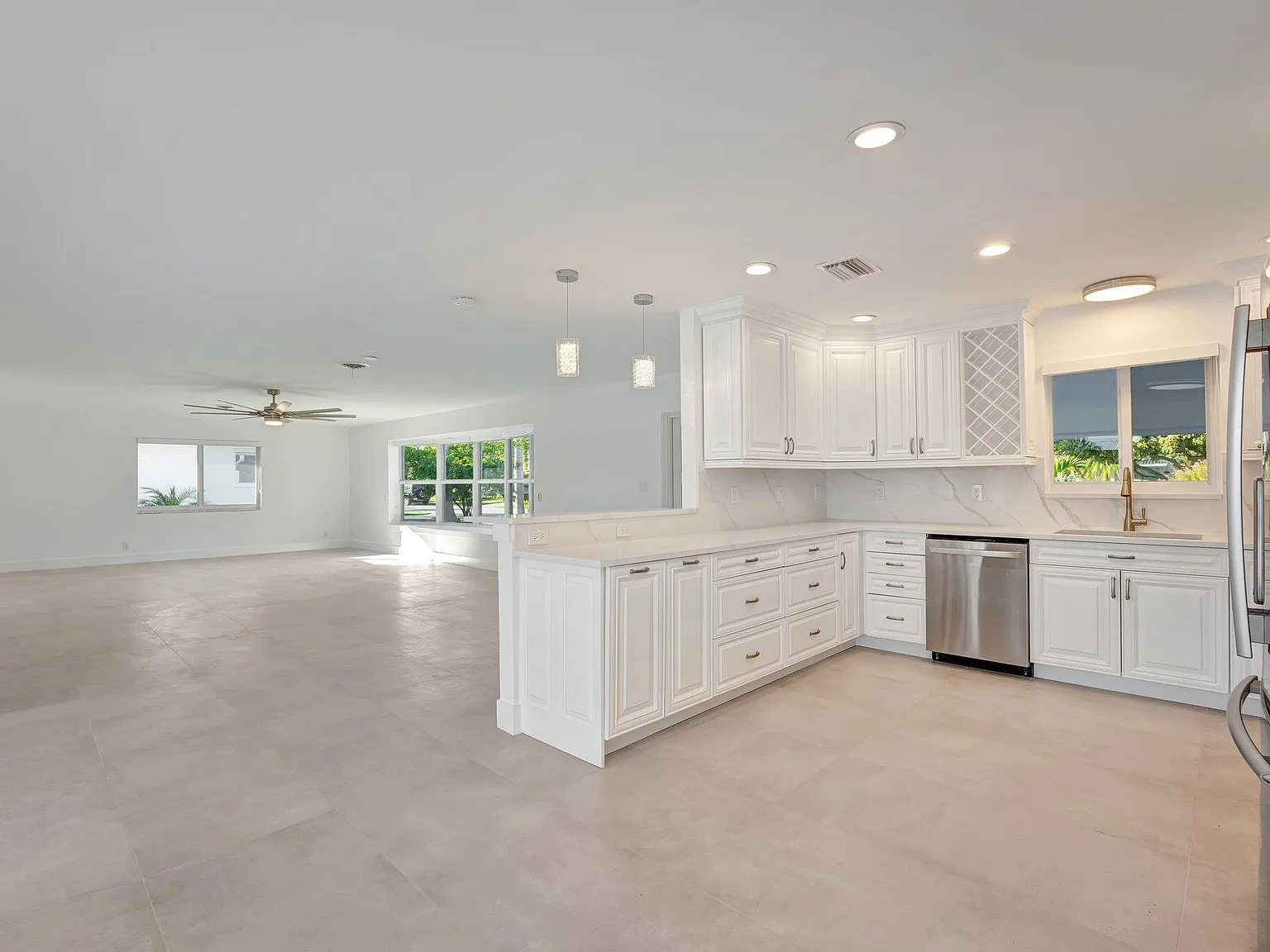 3 bed, 2.0 bath, 1907 sqft, $6,000 — Photo 4