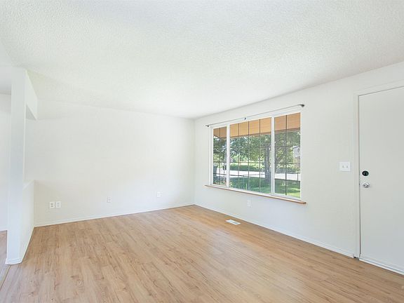 5th image of 1221 N La Cresta Ave