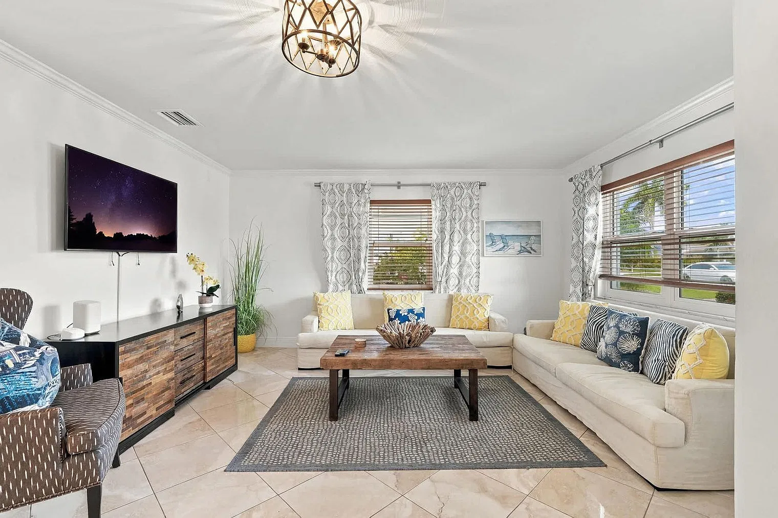 3 bed, 2.0 bath, 1227 sqft, $4,620 — Photo 1