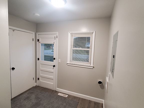 5th image of 330 W Fager Dr