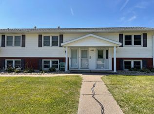450 S 14th St #B, Leclaire, IA 52753