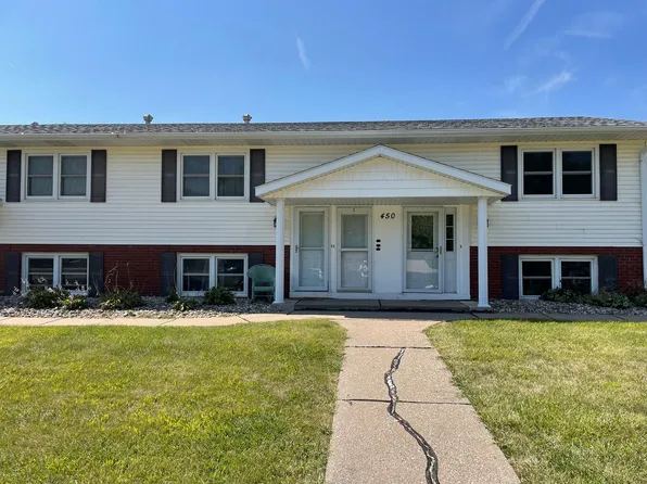 450 S 14th St #B, Leclaire, IA 52753