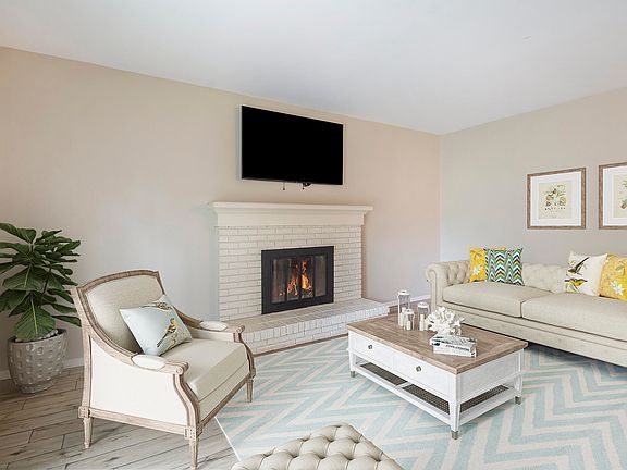 5th image of 42480 Revere Ave