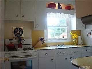 4th image of 249 Bay Ave