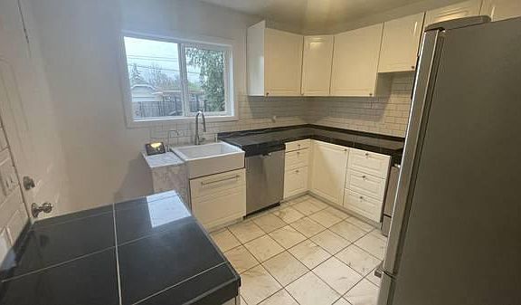 2nd image of 4515 Yakima Ave