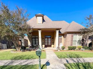 211 Gleneagles Cir, Broussard, LA 70518