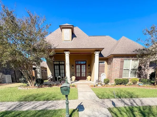 211 Gleneagles Cir, Broussard, LA 70518