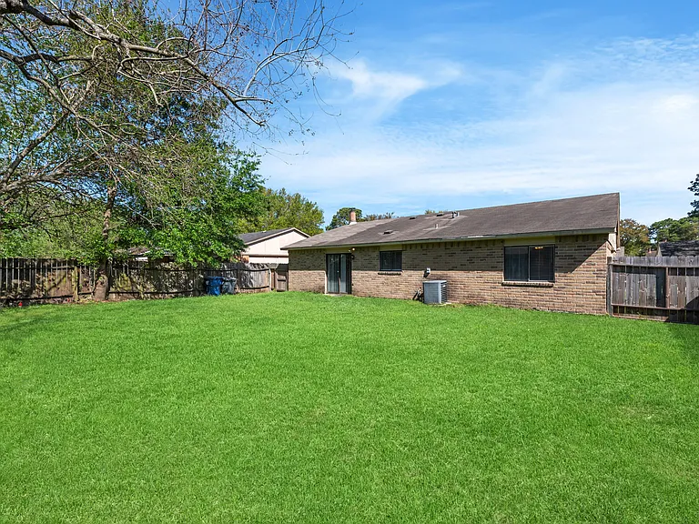 17615 Autumn Hills Dr — Photo 31