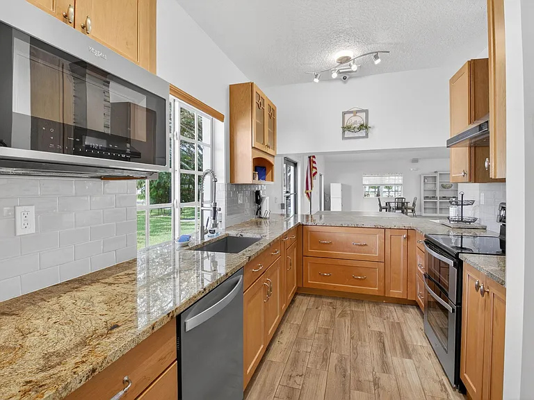 7558 Ironbridge Cir — Photo 174