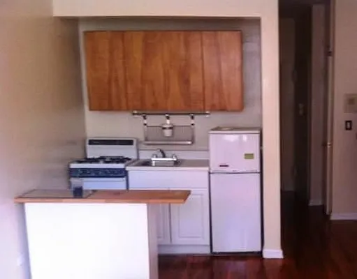 Sold by R New York | media 2