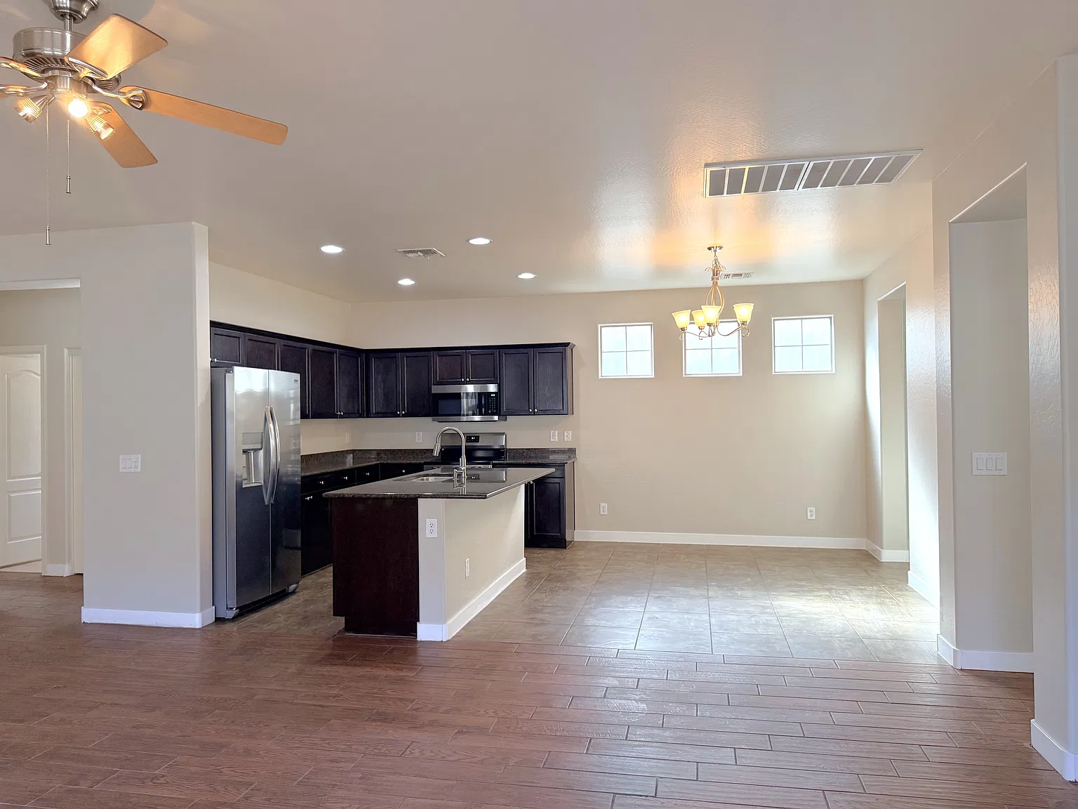 3 bed, 1717 sqft, $2,350 — Photo 3